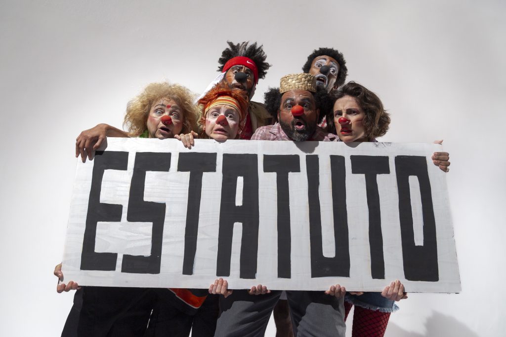 Read more about the article Instituto Hahaha estreia o espetáculo “Tá no Estatuto!”